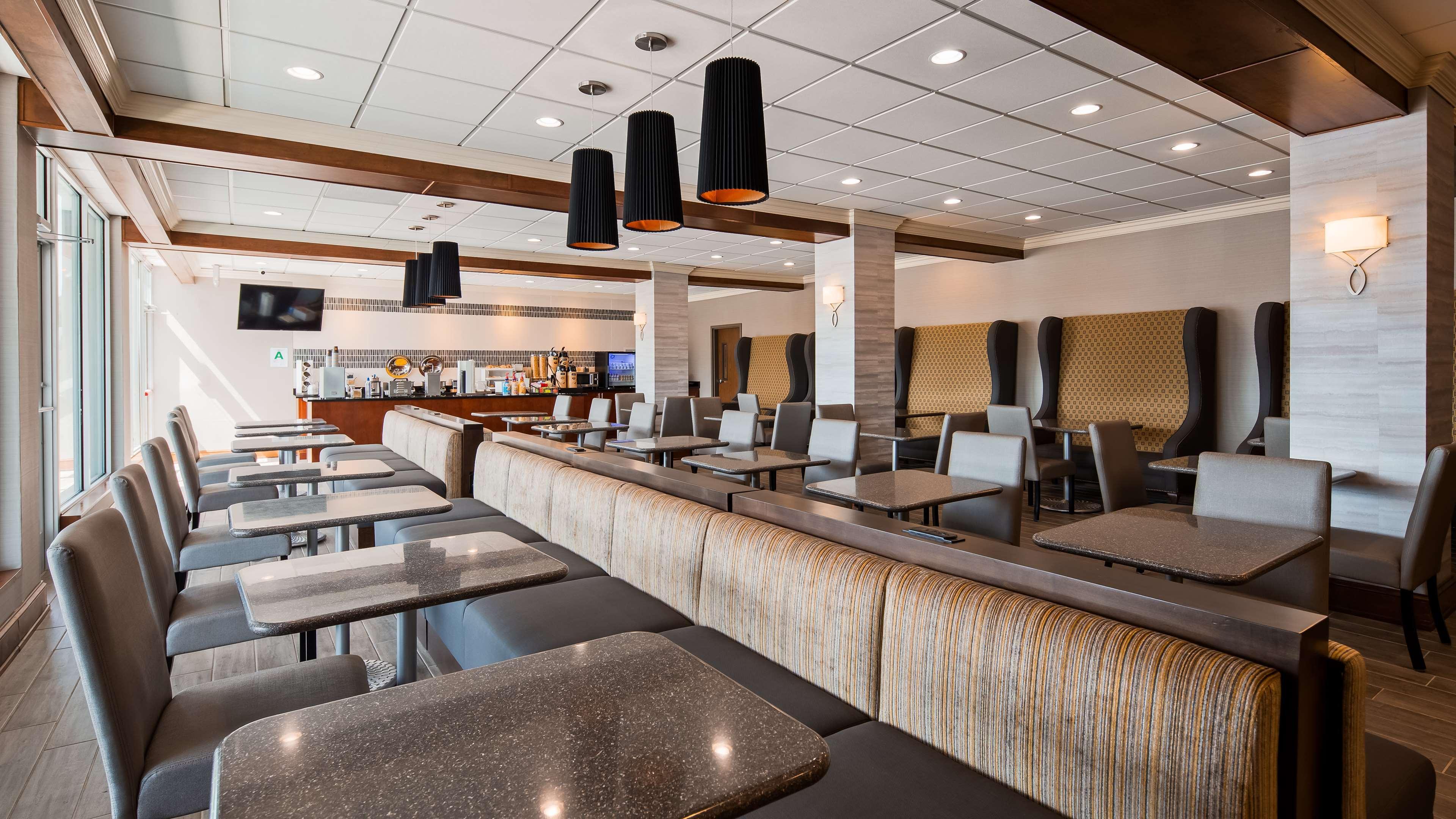 Best Western Premier Airport/Expo Center Hotel Луисвилл Экстерьер фото